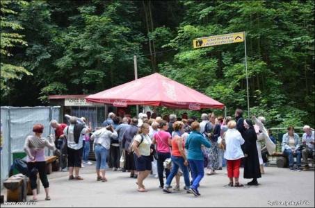   Provizorní zázemí Punkevních jeskyní v době stavby