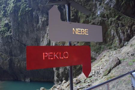 S čerty jsou v Punkevních jeskyních žerty, leden 2020
